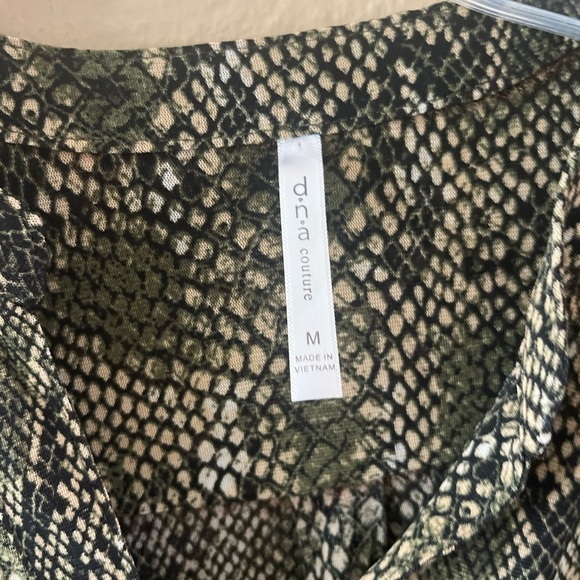 D.N.A Couture green and black snakeskin, sheer button front blouse size medium - Picture 6 of 7
